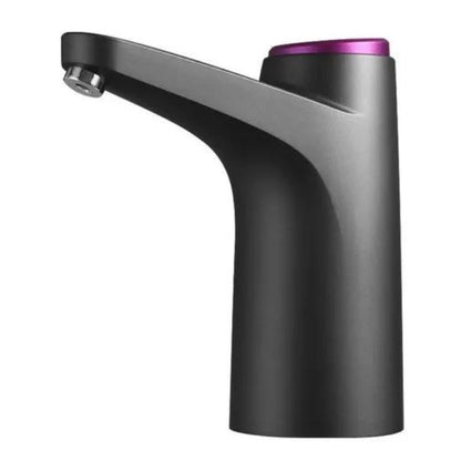 Torneira moderna preta com detalhe roxo, design elegante para cozinha ou banheiro