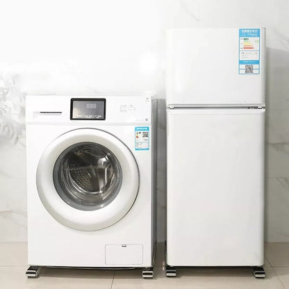 Lavadora branca de abertura frontal e geladeira branca lado a lado em piso de porcelanato