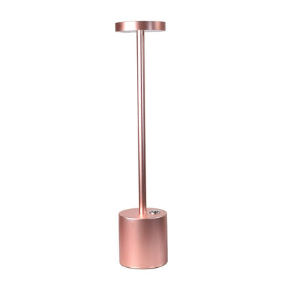 Luminária de mesa moderna em metal rose gold com base cilíndrica e haste fina