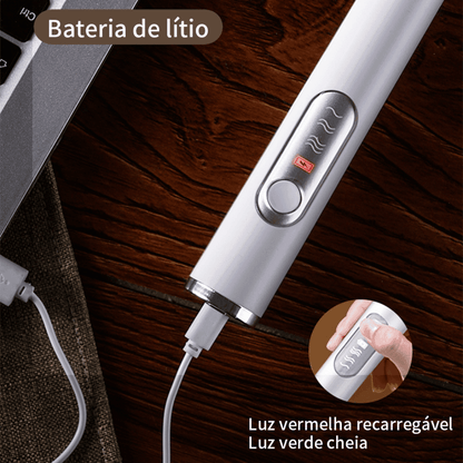 Mixer elétrico recarregável com bateria de lítio, indicador LED vermelho e verde, em superfície de madeira
