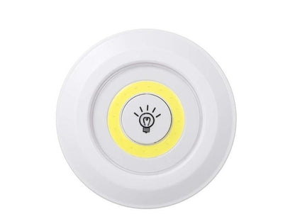 Luz LED redonda branca com botão central iluminado e ícone de lâmpada