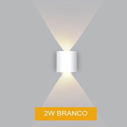 Arandela de parede branca LED 2W com luz direta para cima e para baixo em fundo cinza