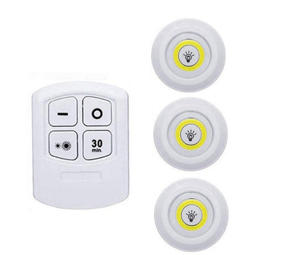 Controle remoto branco com botões e três luzes de LED redondas para iluminação