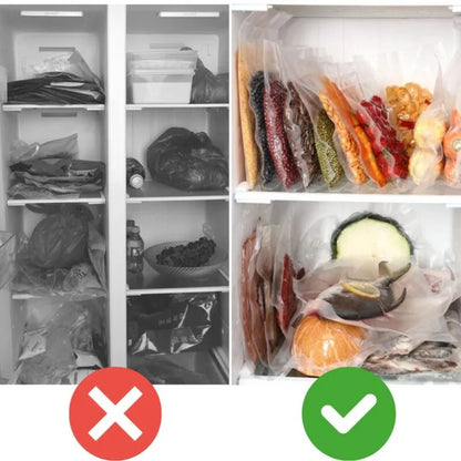 Comparação de freezer com alimentos embalados inadequadamente versus embalados a vácuo, destacando organização e conservação