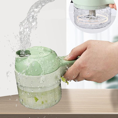 Processador manual de alimentos verde sendo lavado com água na pia, peças destacadas em fundo branco