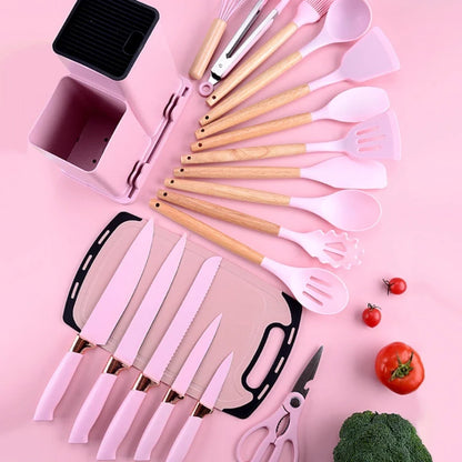 Kit cozinha rosa com facas, utensílios de silicone e cabo de madeira, tábua e tesoura, tomate e brócolis