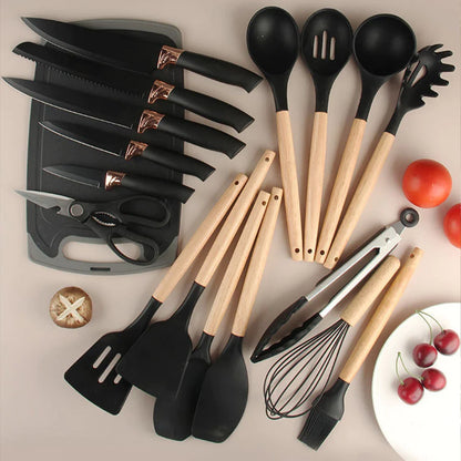 Kit completo de utensílios de cozinha com cabos de madeira, facas, tesoura, espátulas, conchas e acessórios de silicone preto
