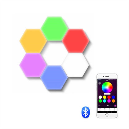 Luminária de parede hexagonal RGB colorida controlada por aplicativo via Bluetooth em smartphone
