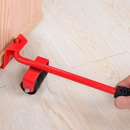 Ferramenta vermelha para mover móveis com rodízio sobre piso de madeira clara